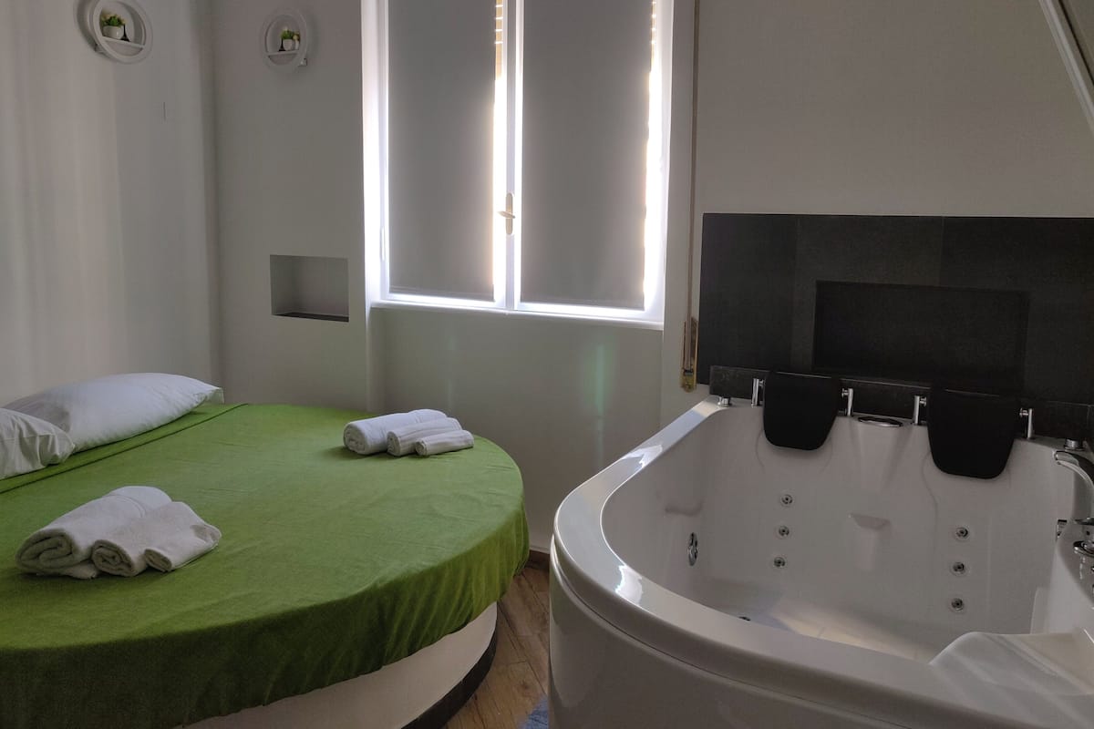 1 quarto, roupas de cama premium, frigobar, cofres nos quartos