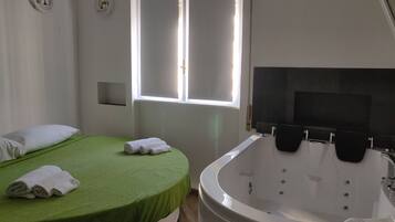 1 bedroom, premium bedding, minibar, in-room safe