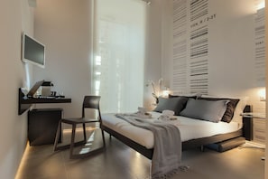 Klassieke tweepersoonskamer, 1 tweepersoonsbed | Een kluis op de kamer, een bureau, geluiddichte muren, gratis wifi