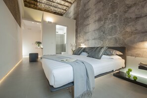Deluxe-Doppelzimmer, Stadtblick | Zimmersafe, Schreibtisch, schallisolierte Zimmer, kostenloses WLAN