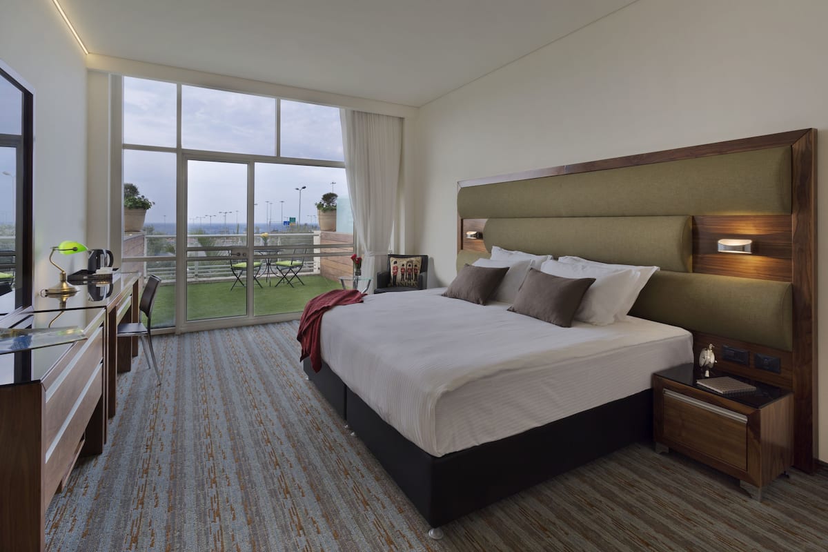 Terrace Room | Premium bedding, down duvets, in-room safe, desk