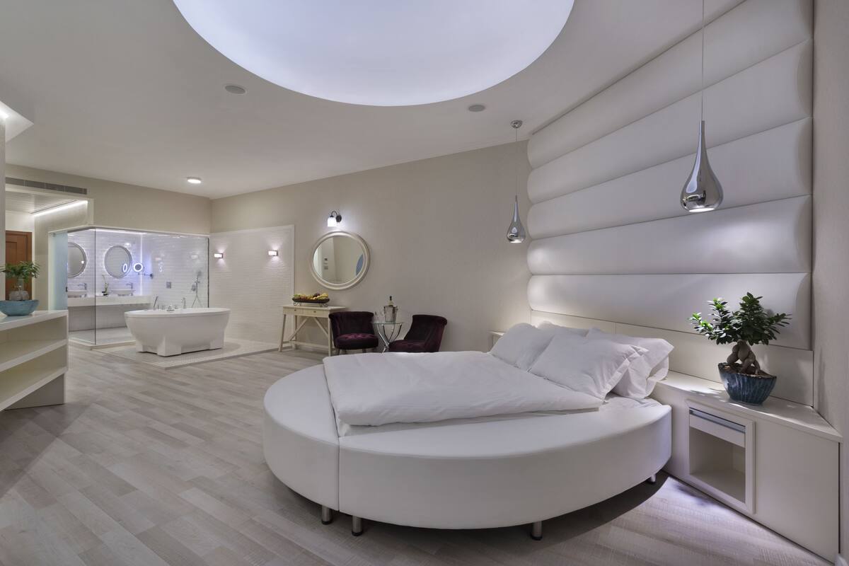 White Suite | Living area | 32-inch plasma TV with cable channels, TV