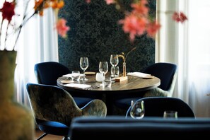 2 restaurants; lunch and dinner served - Villa Ruimzicht (Doetinchem)