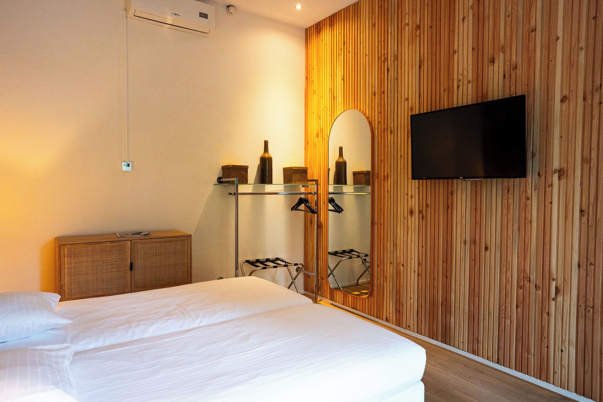 room (lifestyle) | iron/ironing board, cots/infant beds, free wifi, bed sheets