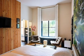 Room (Lifestyle)