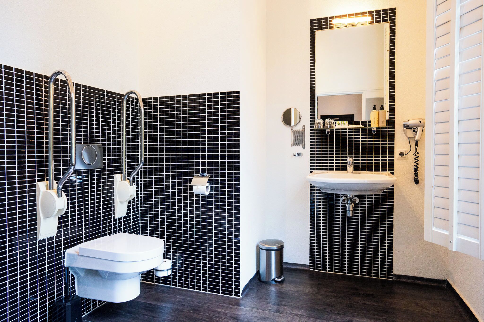 room (lifestyle) | bathroom | free toiletries, hair dryer, towels, shampoo