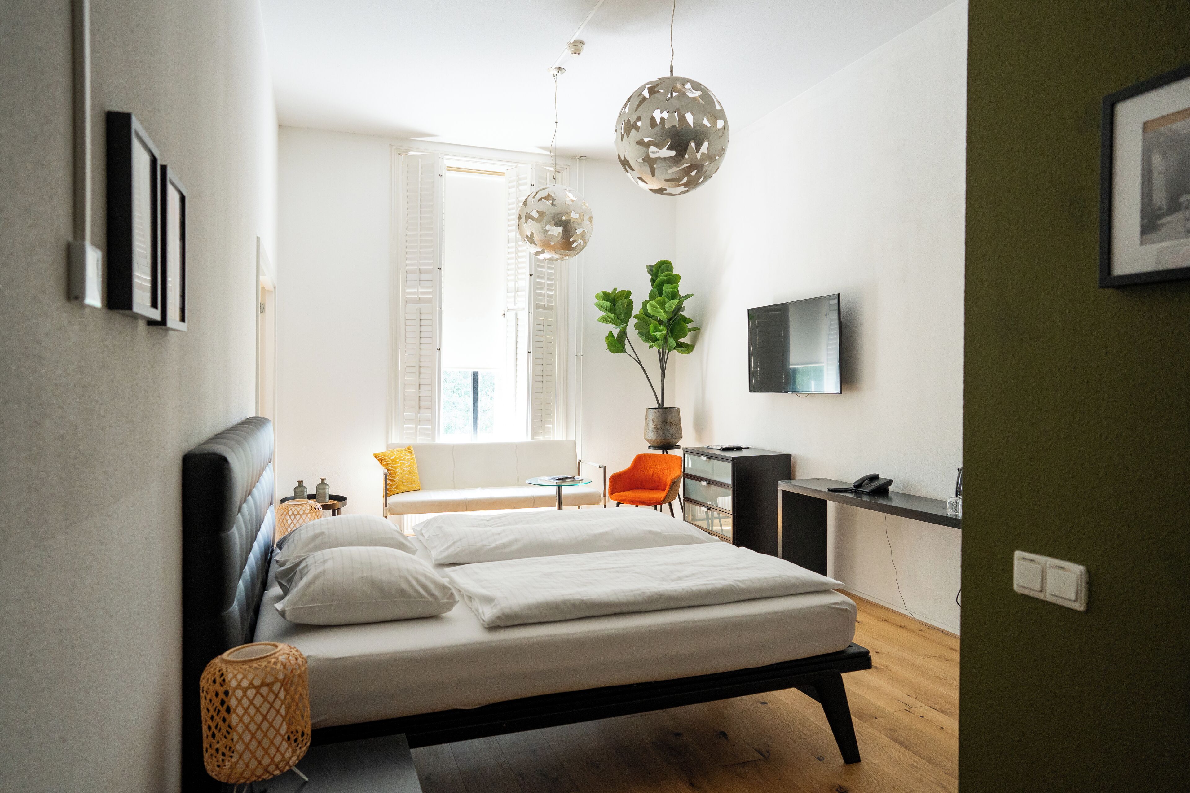 family room (4 pers) | iron/ironing board, cots/infant beds, free wifi, bed sheets