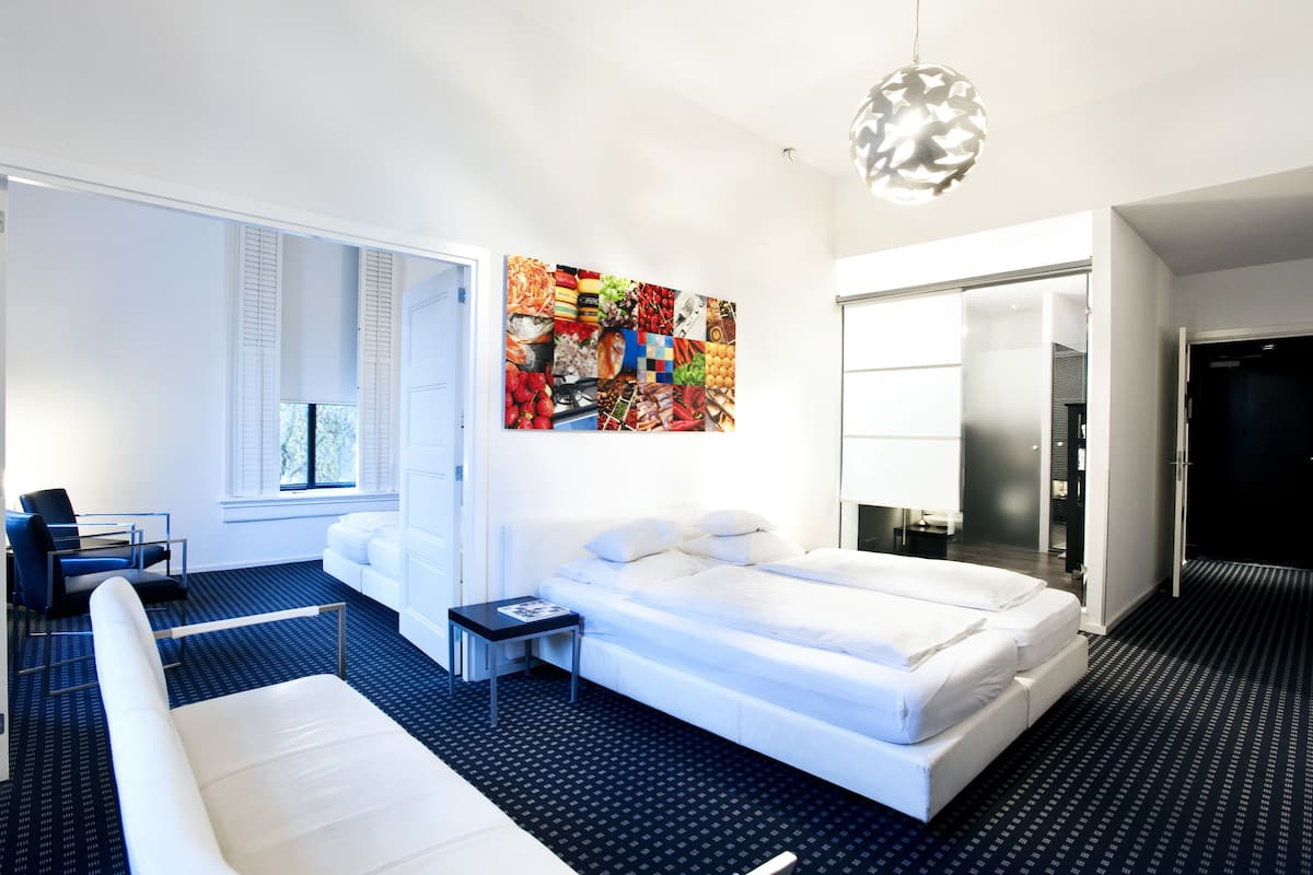 Family Room (4 pers) | Iron/ironing board, cots/infant beds, free WiFi, bed sheets