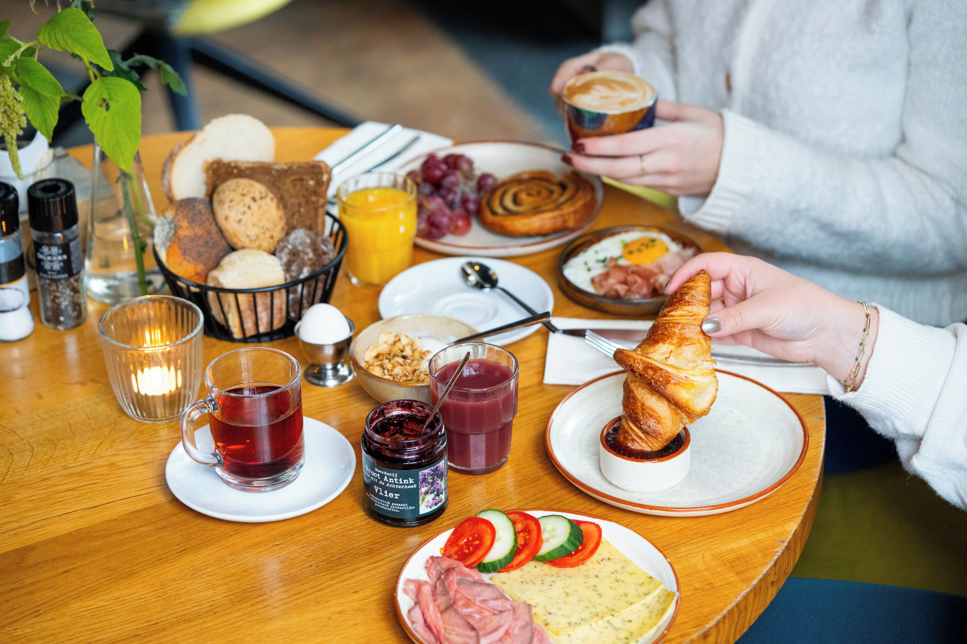 daily buffet breakfast (eur 19.50 per person)