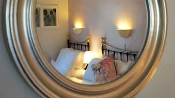 Family Room | In-room safe, desk, soundproofing, free WiFi