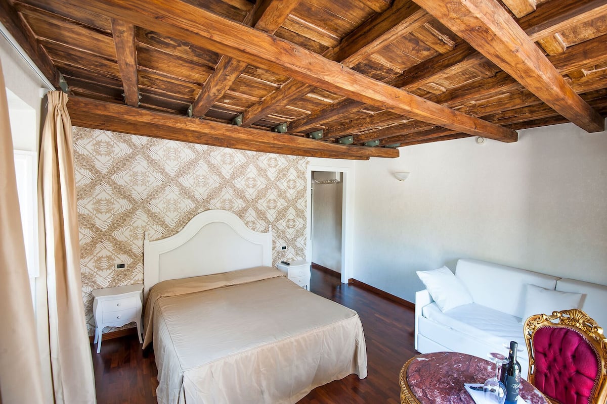 Minibar, coffre-fort, accĂšs au Wi-Fi (inclus)
