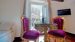 ميني بار وخزنة داخل الغرفة وواي فاي مجانًا