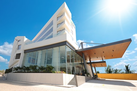 Exterior. Holiday Inn Express Puerto Vallarta by IHG