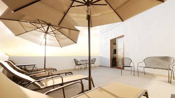 Suite, 1 King Bed, Terrace, City View