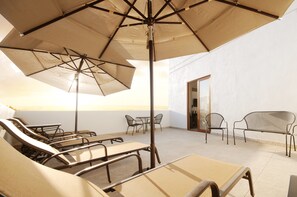 In-room safe, individually furnished, desk, laptop workspace - Holiday Inn Express Puerto Vallarta by IHG (Puerto Vallarta)
