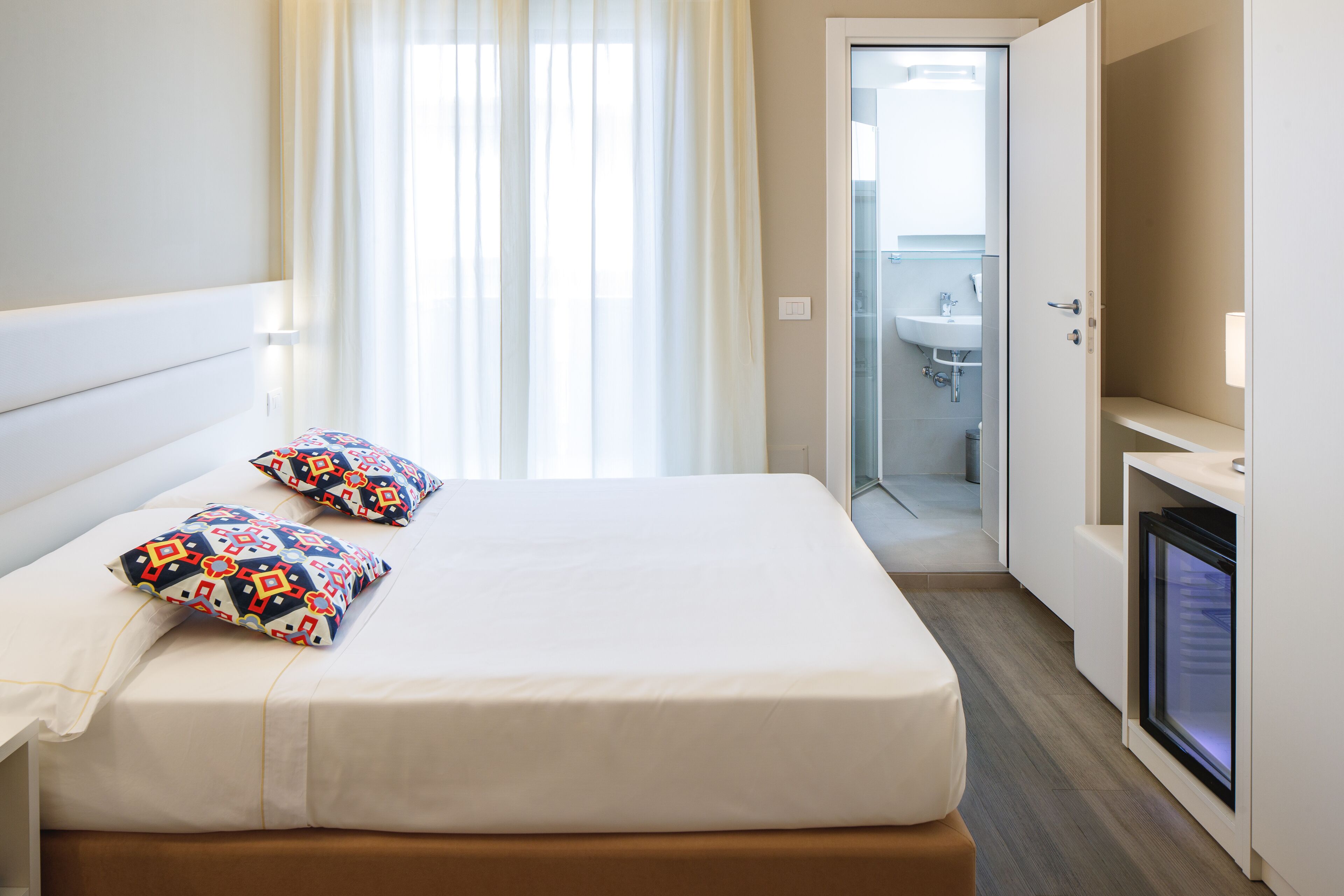 double room | premium bedding, minibar, in-room safe, desk