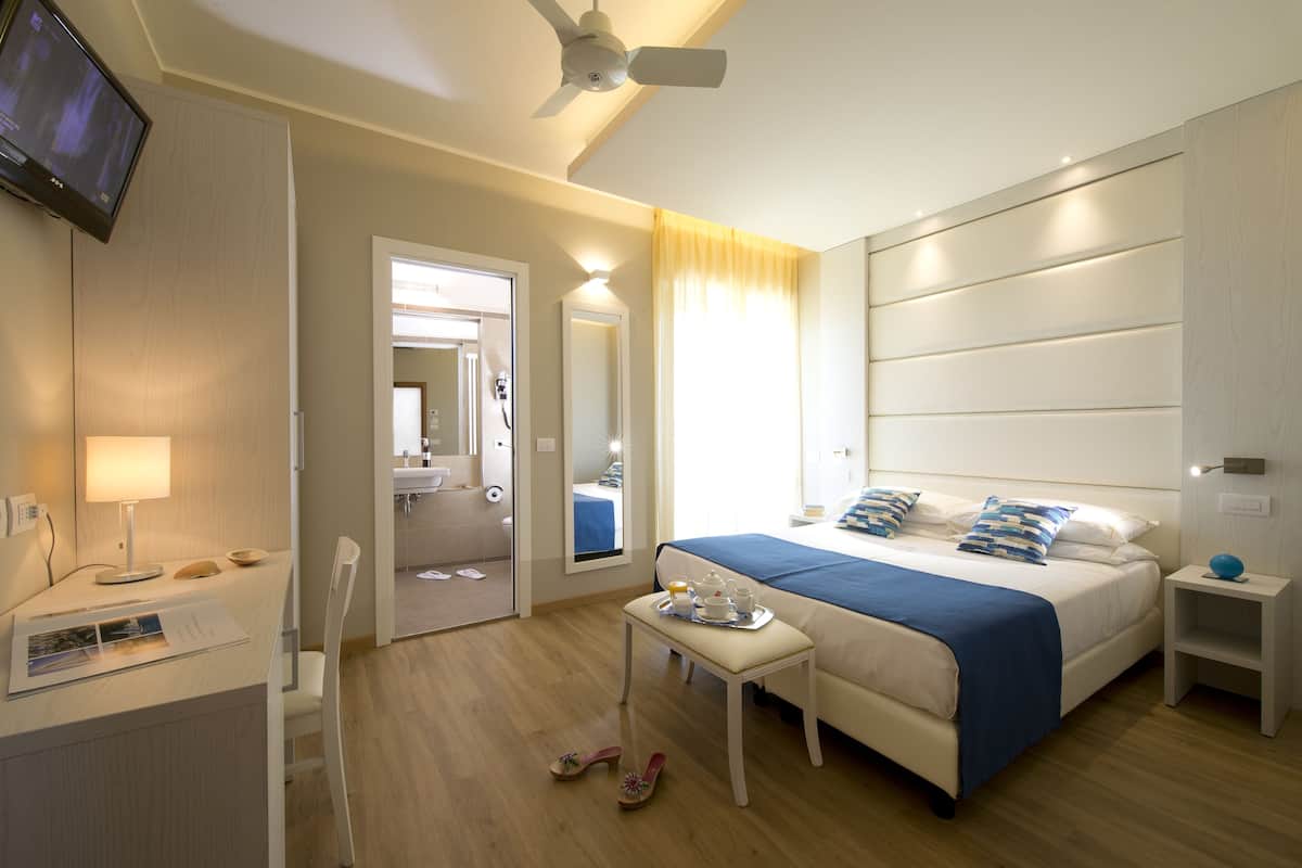 Premium bedding, minibar, in-room safe, desk