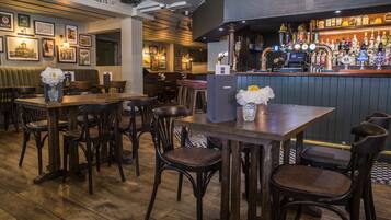 Breakfast, lunch, dinner served; British cuisine