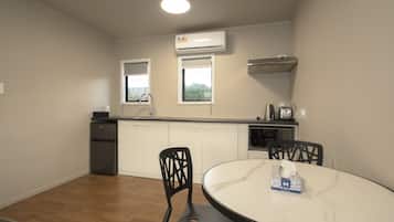 Superior Room | Private kitchen | Fridge, microwave, coffee/tea maker, electric kettle