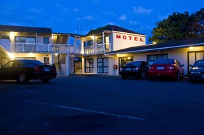 Property grounds - Middlemore Motel (Auckland)