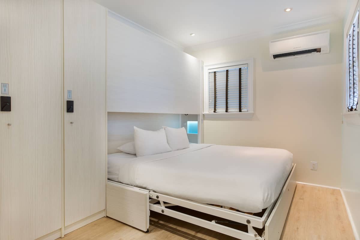 NYAH Cottage 1 King Bed | Soundproofing, individually decorated, individually furnished
