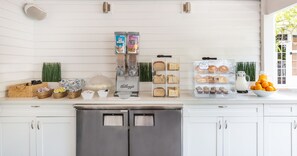 Free daily continental breakfast - NYAH Key West - Adults Only (Key West)