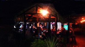 Bar (on property) - Hostel La Choza Inn (La Fortuna)