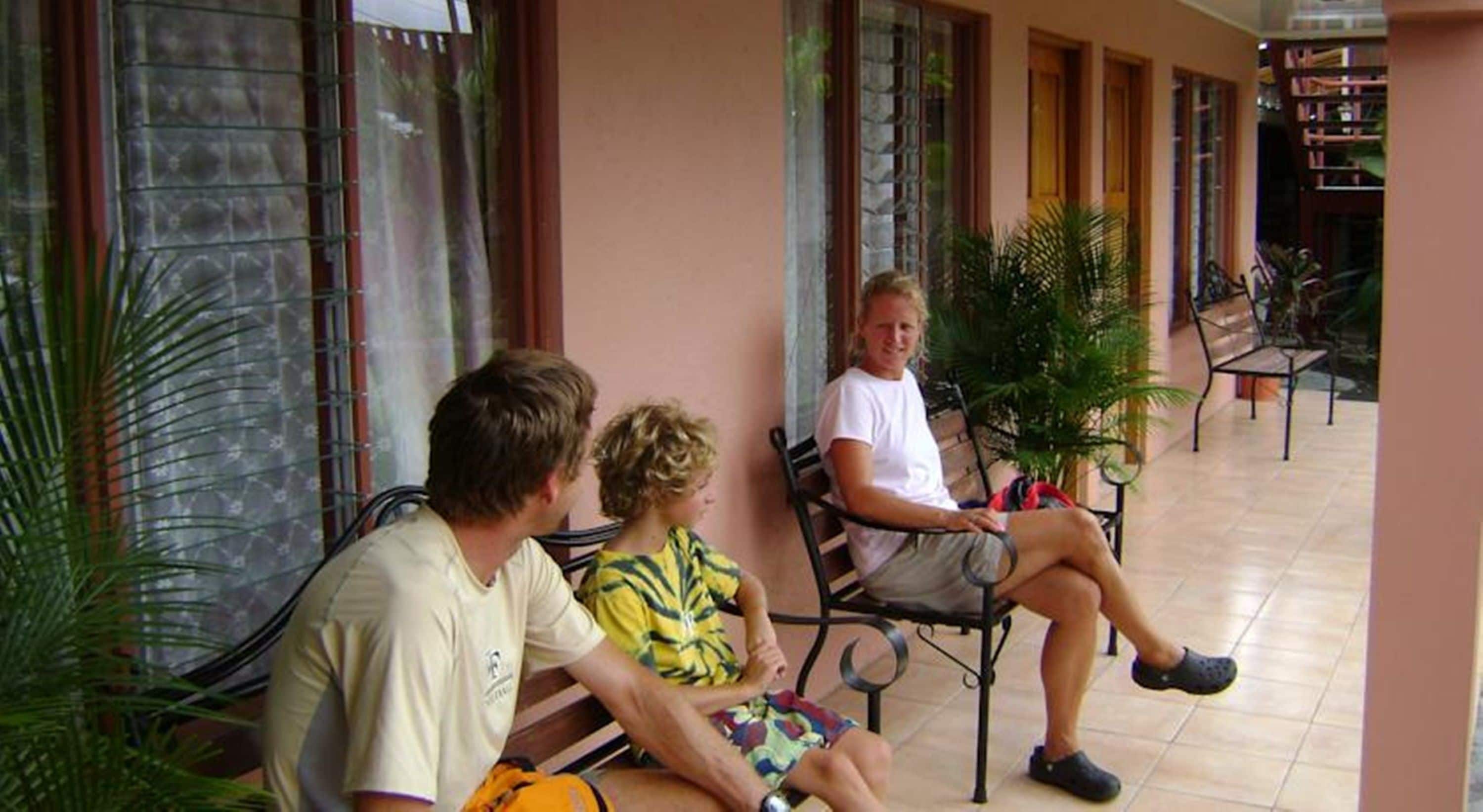 高档床上用品、客房内保险箱、办公桌、免费 WiFi