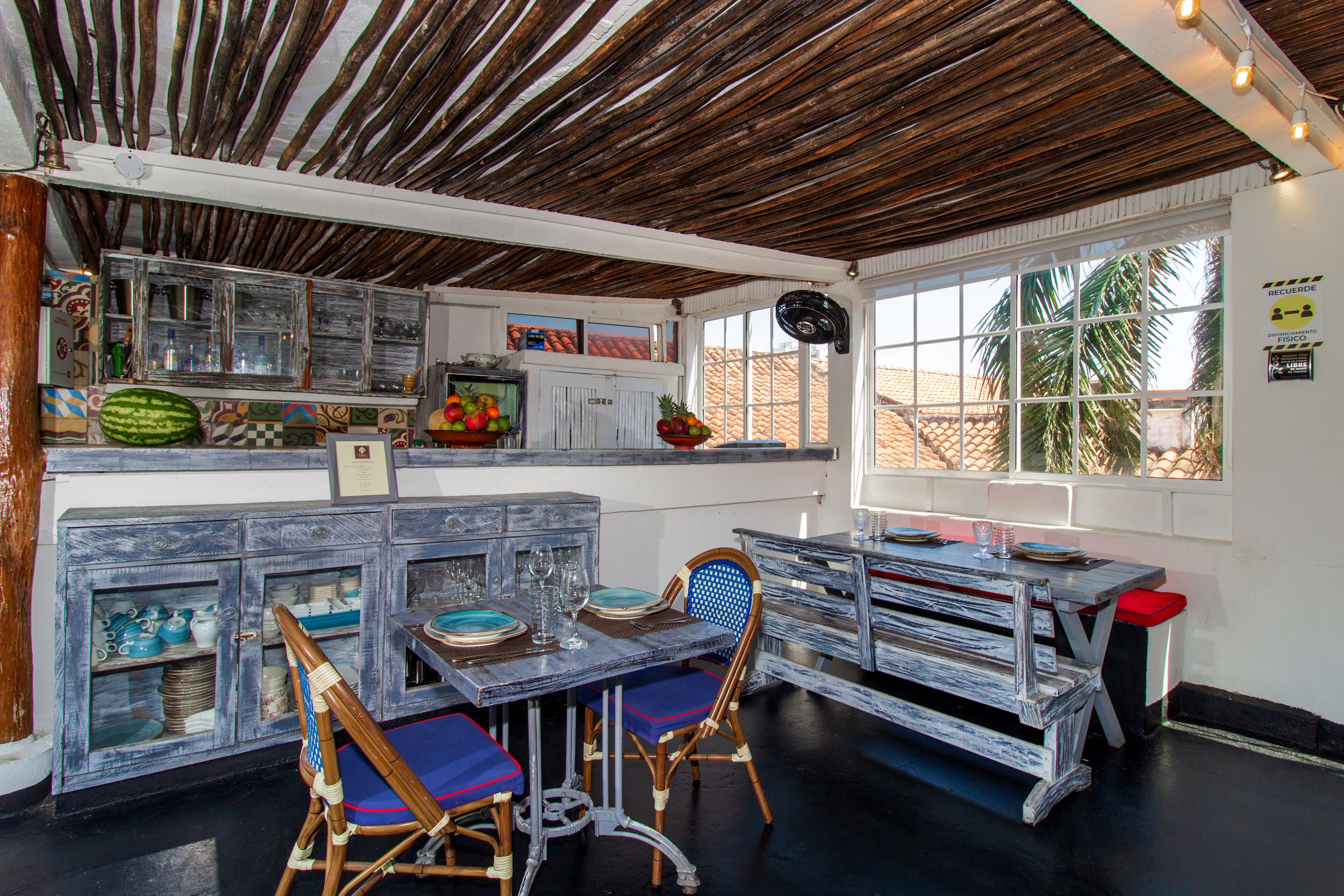 breakfast, lunch and dinner served