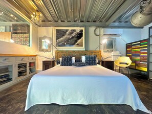 高级双人房 | 高档床上用品、记忆海绵床垫、客房内保险箱、办公桌