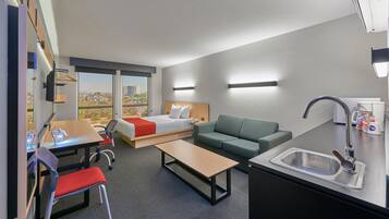 Habitación superior, 1 cama Queen size y sofá cama | Caja de seguridad en la habitación y escritorio