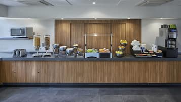 Petit déjeuner en libre-service compris tous les jours