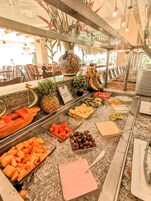 Desayuno buffet diario (MXN 270 por persona)