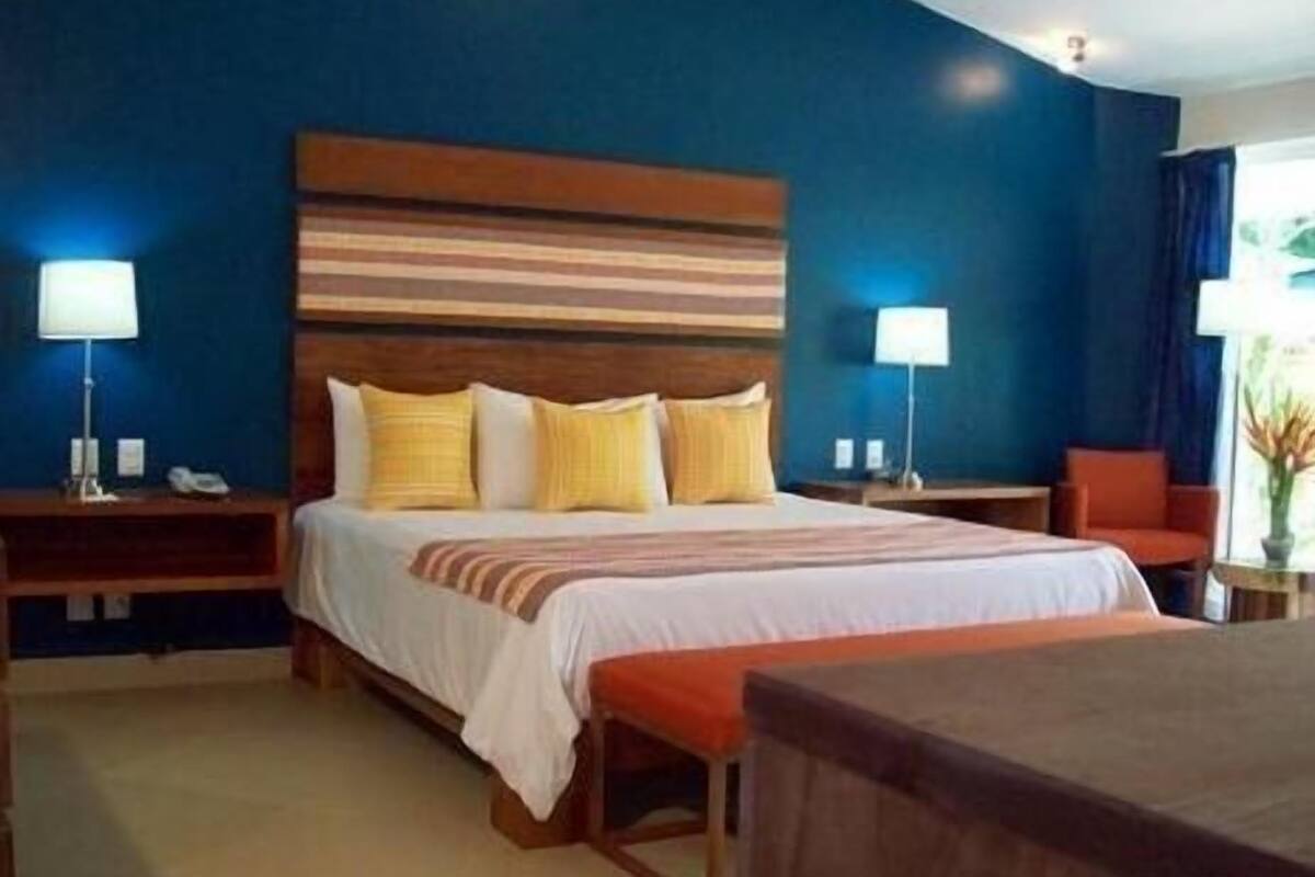 Desk, iron/ironing board (on request), WiFi (free), bed sheets