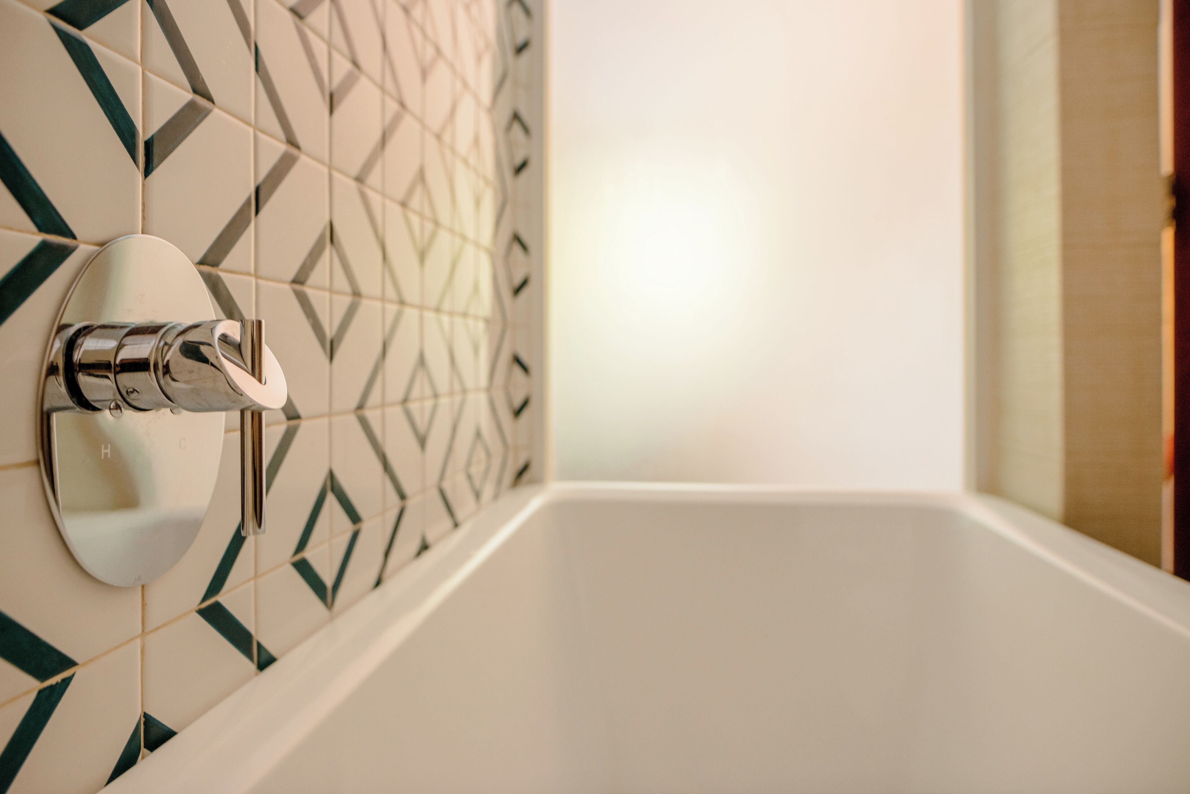 junior room | bathroom | shower, free toiletries, hair dryer, towels