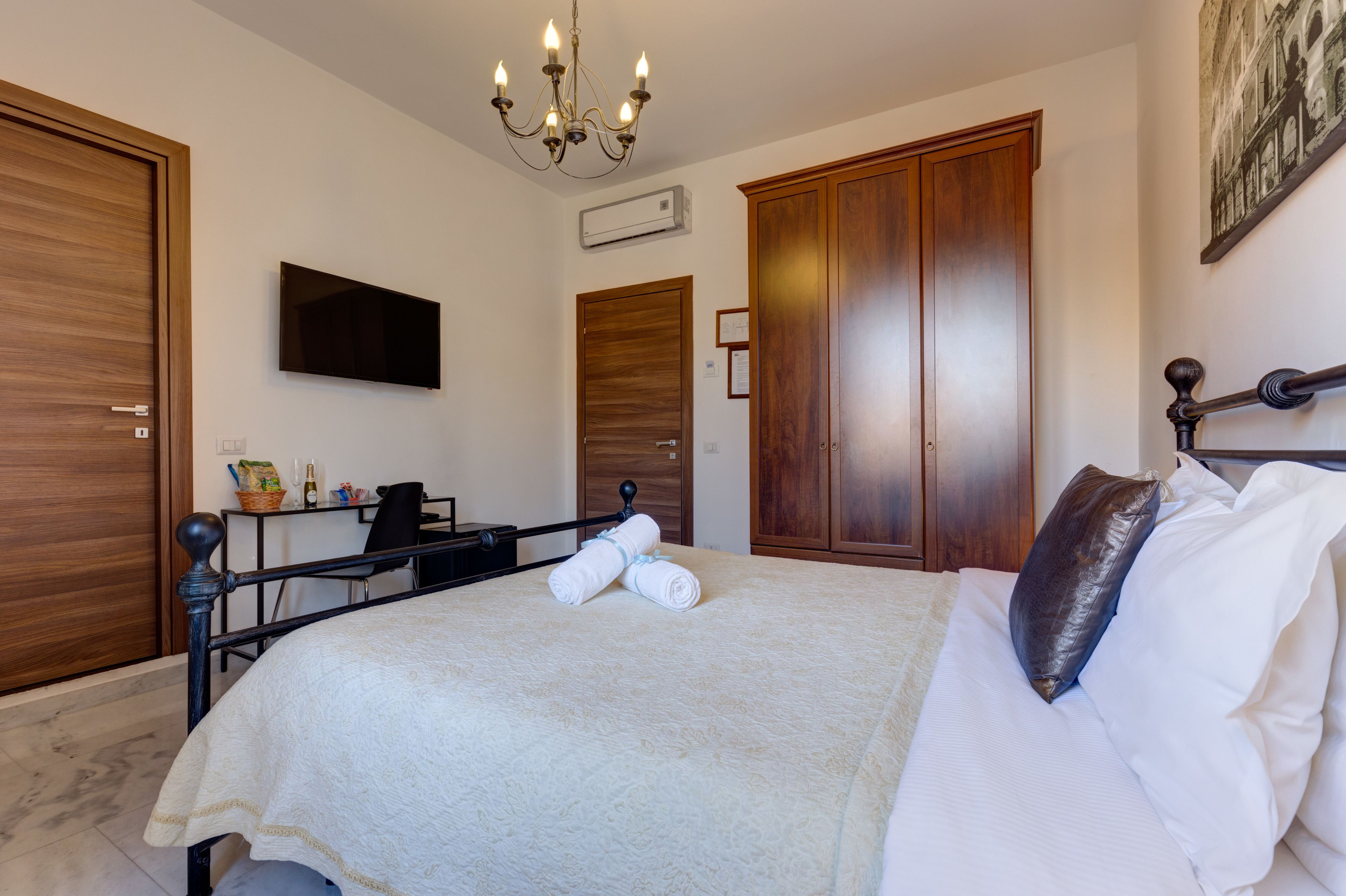 Photo - Little Rhome Suites