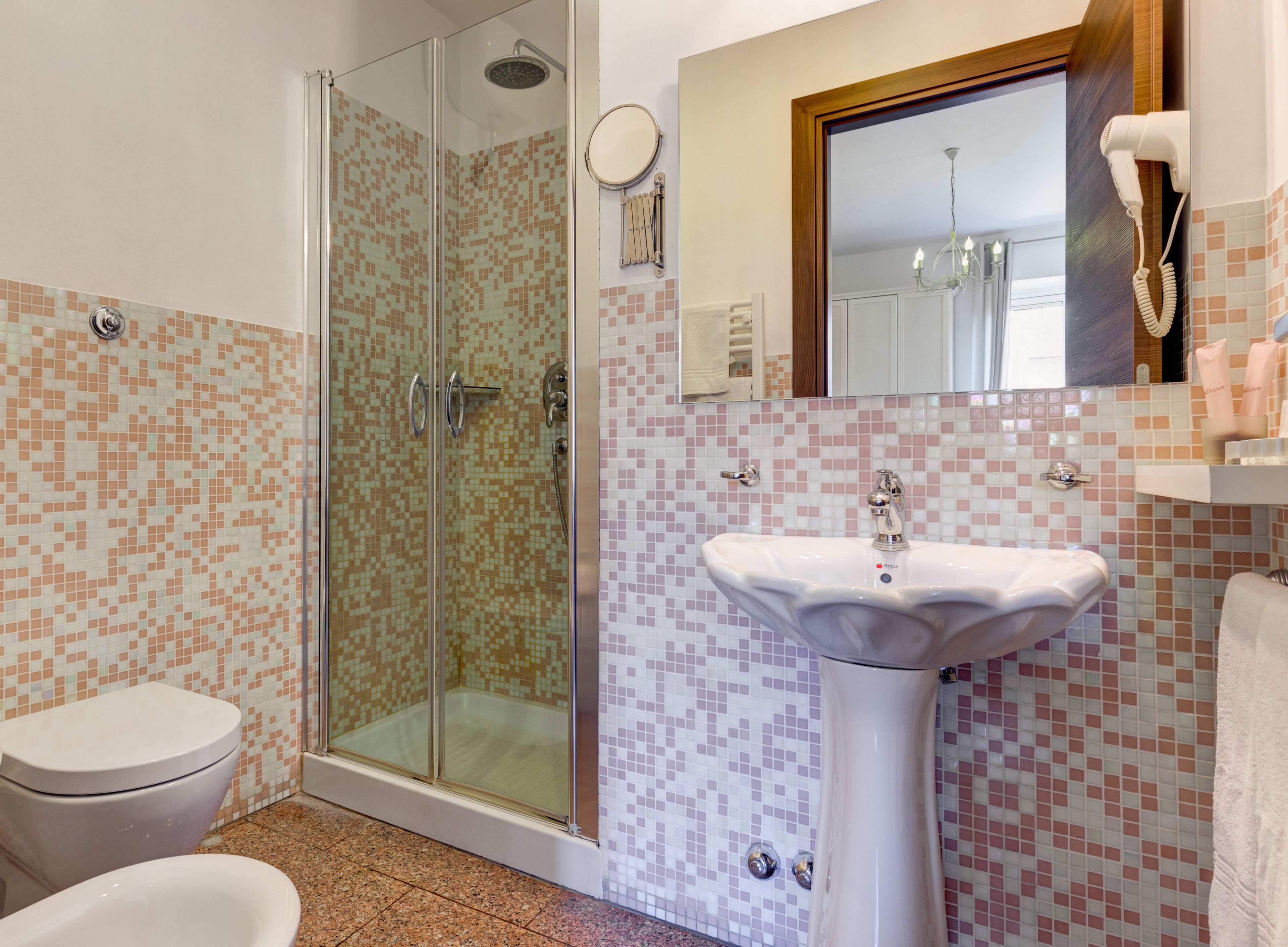 Photo - Little Rhome Suites