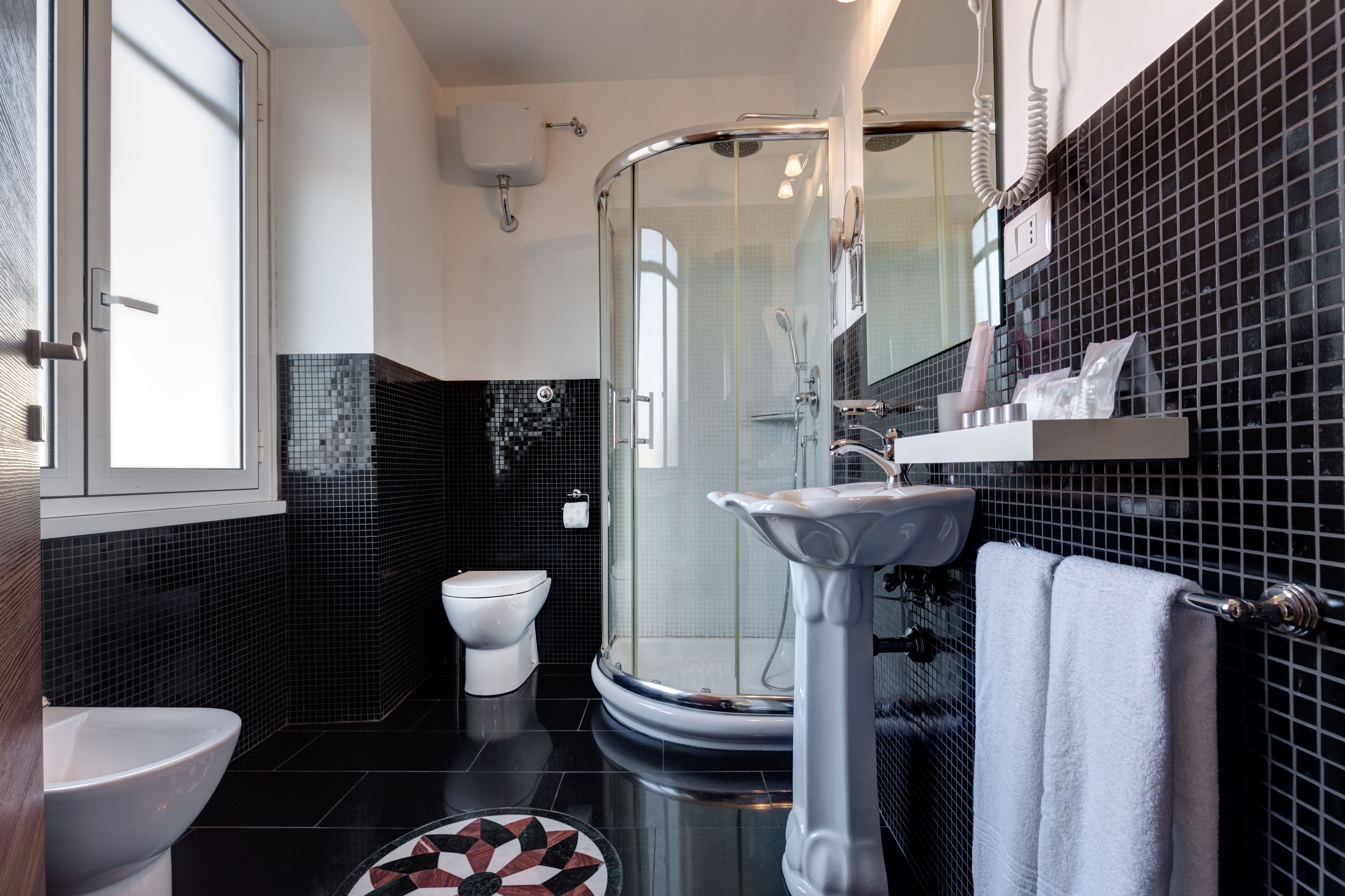 Photo - Little Rhome Suites