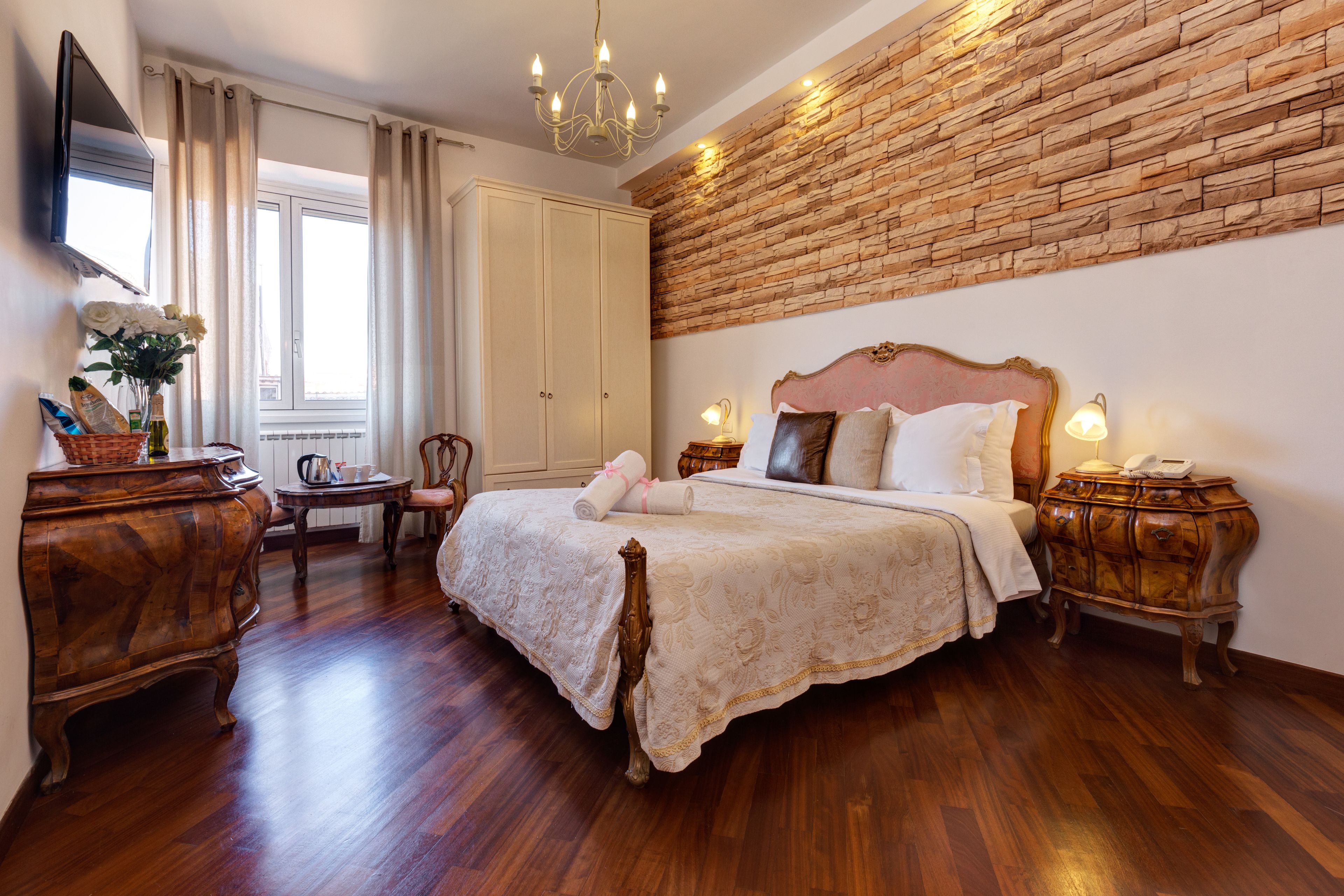 Photo - Little Rhome Suites