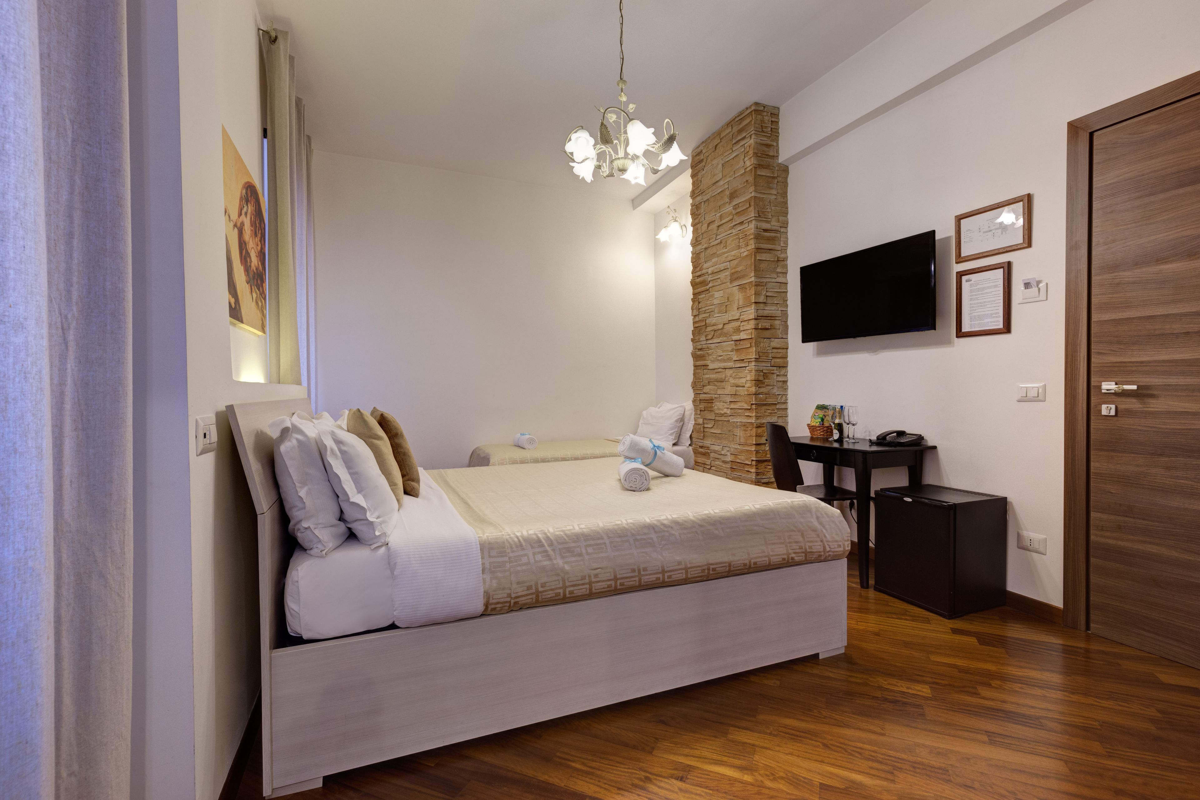 Photo - Little Rhome Suites