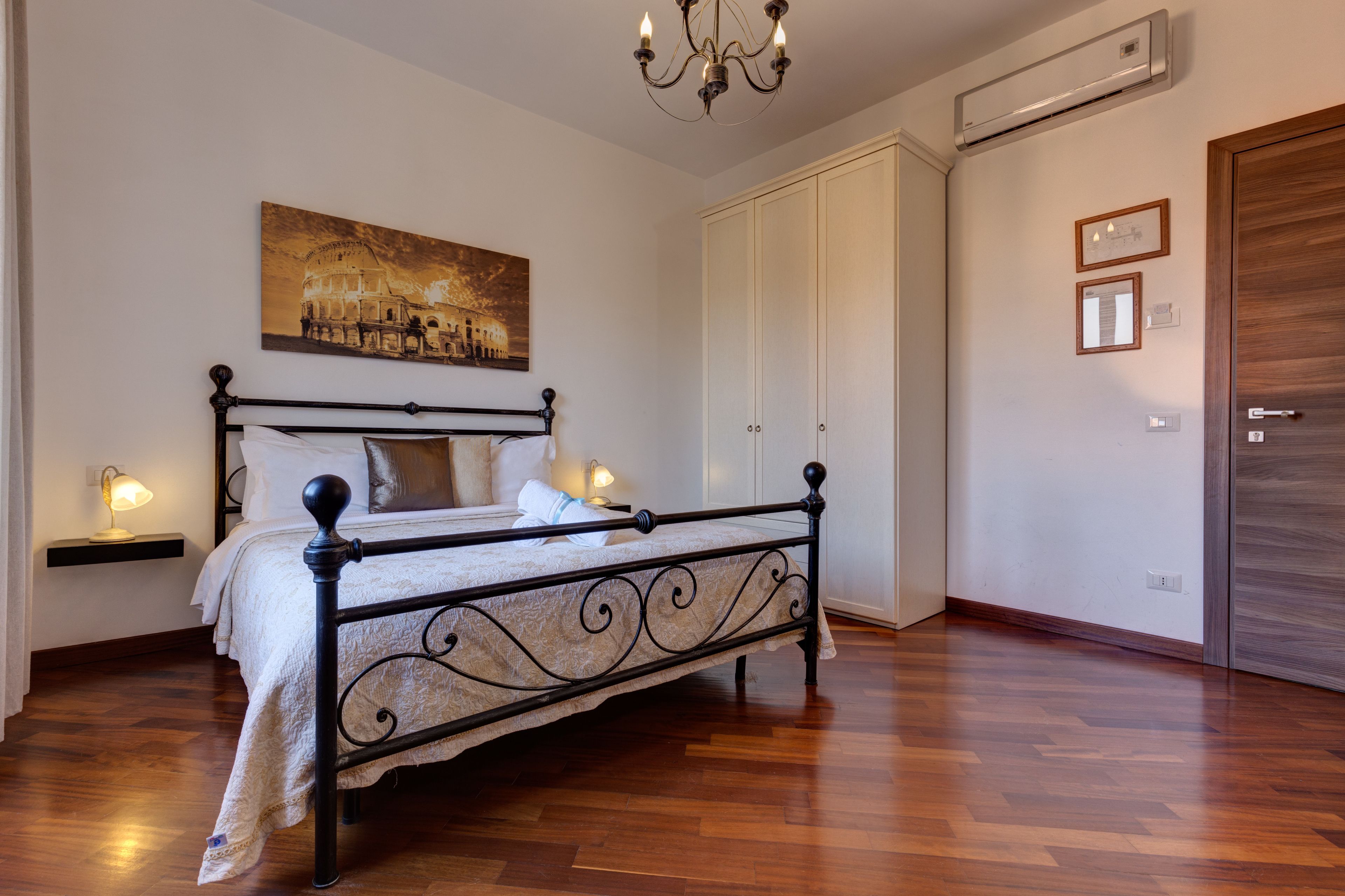 Photo - Little Rhome Suites