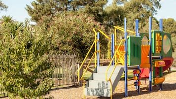 Área de juegos infantiles al aire libre
