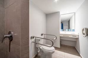 Room, 1 Queen Bed | Bathroom | Shower, free toiletries, hair dryer, towels