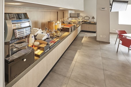 Free daily full breakfast . City Express Junior by Marriott Ciudad Del Carmen
