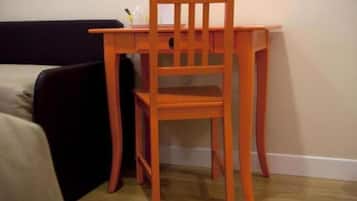 1 slaapkamer, luxe beddengoed, een kluis op de kamer, een bureau