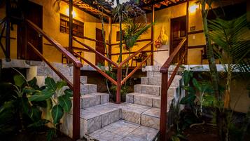 Quarto triplo, terraço, no jardim | Terraço/pátio