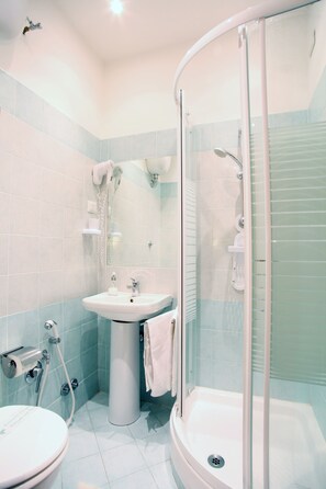Shower, hair dryer, bathrobes, slippers - Domus Domas & Boutique   (Rome)