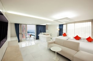 Beach/ocean view