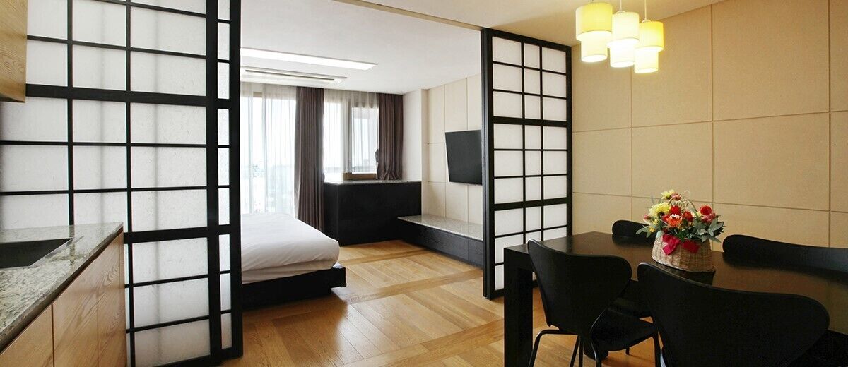1 bedroom, premium bedding, desk, laptop workspace