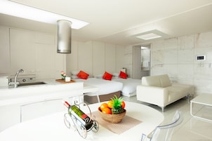 1 habitación, ropa de cama de alta calidad y escritorio